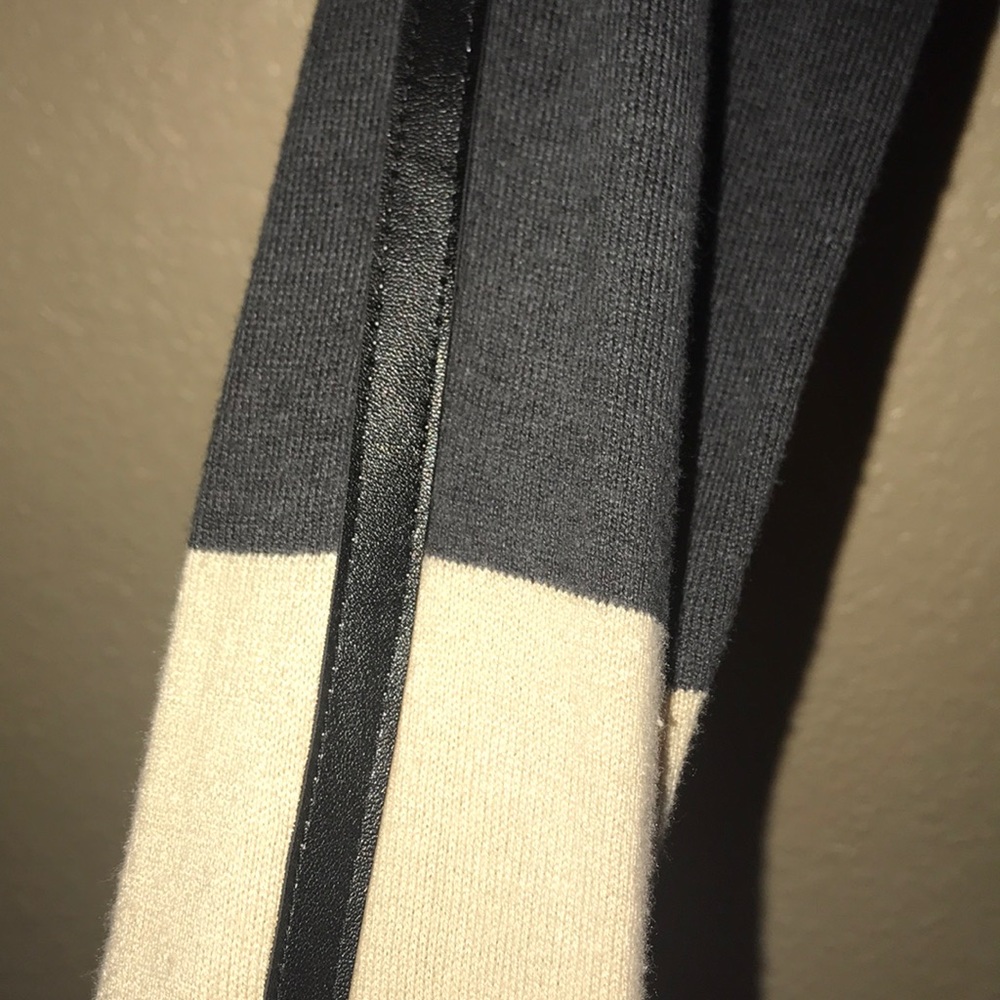 Modern sweater - Picture 3 of 3